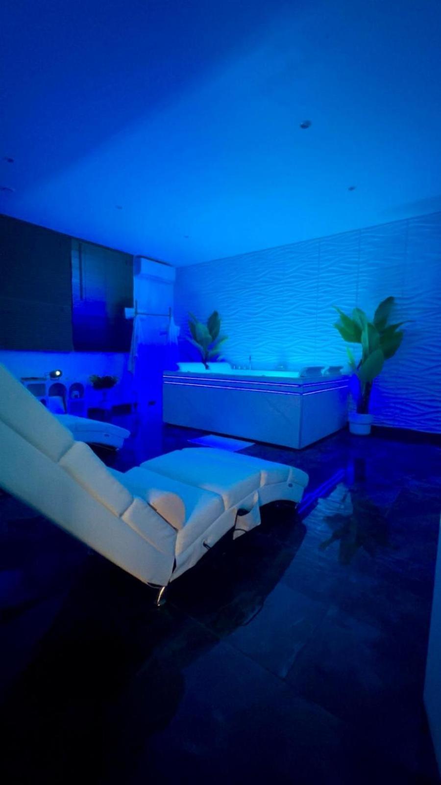 Vedène Dima Suite Jacuzzi Privatif מראה חיצוני תמונה